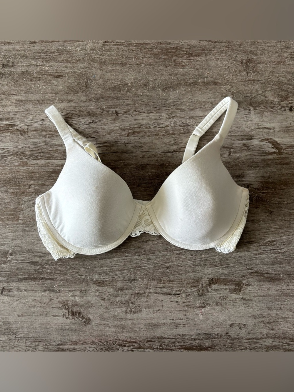 Vintage Vanity Fair Bra Cream Lace Trim Underwire Womens 36D Bridal Romantic